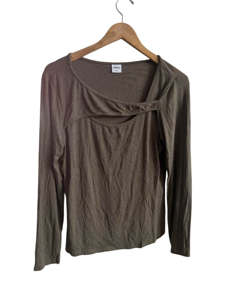 Xieerduo Cutout Detail Long Sleeves